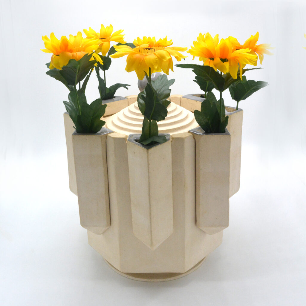Urn with 8 pockets for flowers